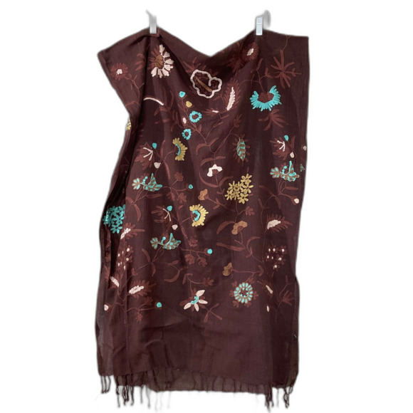 Selection Privee Vintage  Wool  Floral embroidered  Wrap Scarf approx. 27” X 80” - Picture 10 of 10